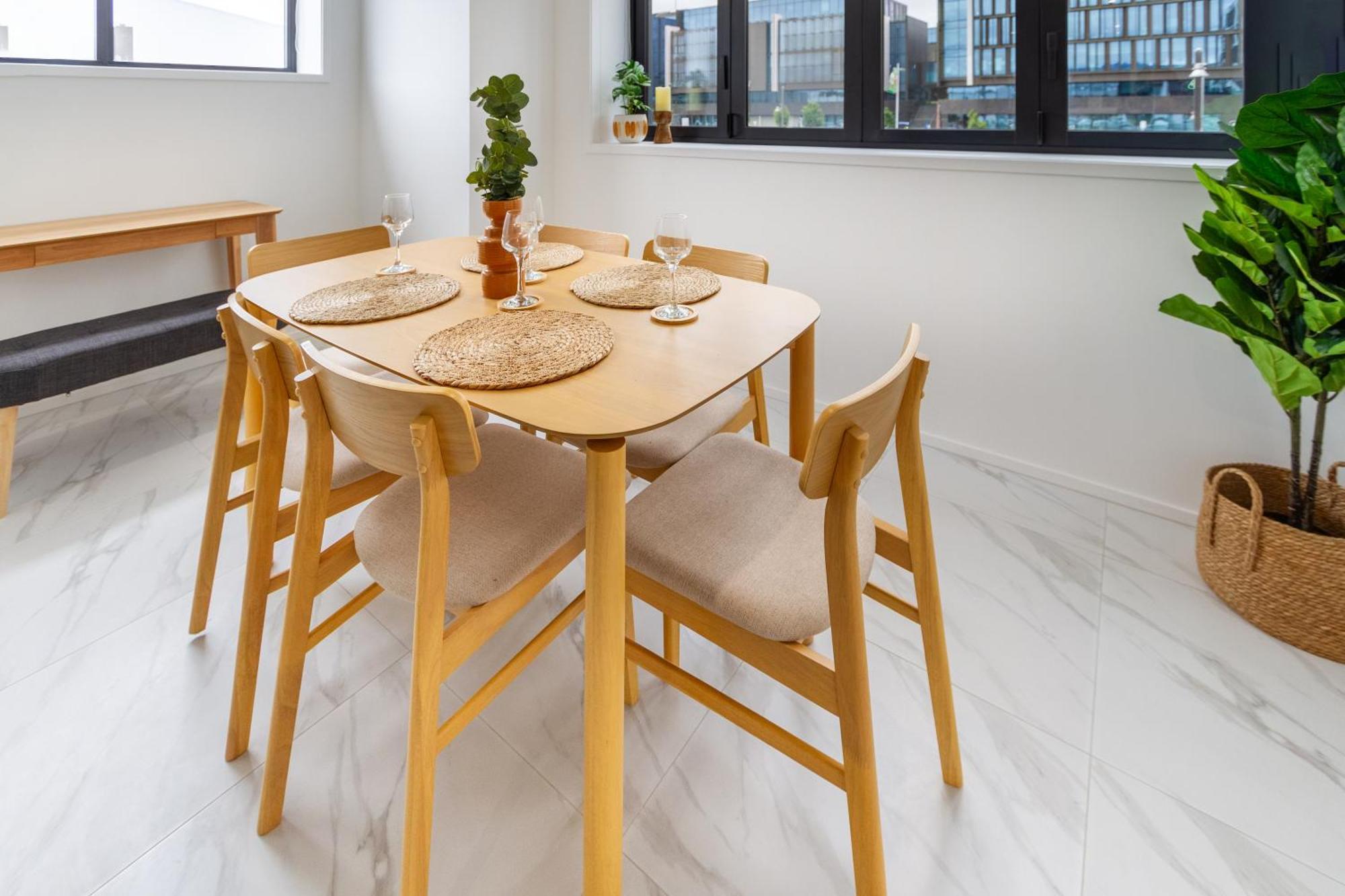 Modern City Lifestyle: 2 Bedroom 1 Bath Крайстчёрч Экстерьер фото
